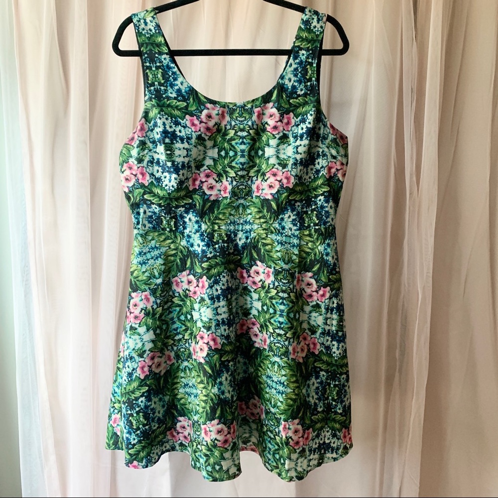Forever 21 Green Tropical Palm Print Fit & Flare Dress with Cinch Waist